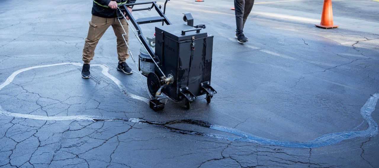 Asphalt Crack Sealing & Filling Services
