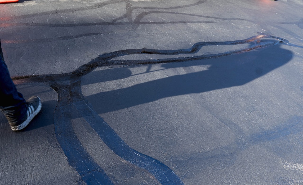 Asphalt Crack Sealing Services