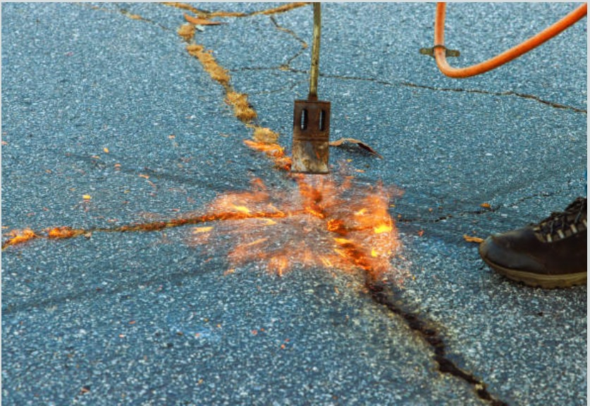 Asphalt Crack Sealing & Filling Services